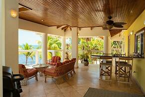 Lucky Duck Villa - Huge Beachfront Pool and Pier