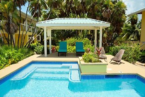 Lucky Duck Villa - Huge Beachfront Pool and Pier