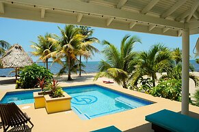 Lucky Duck Villa - Huge Beachfront Pool and Pier
