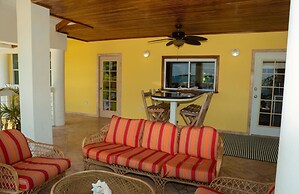 Lucky Duck Villa - Huge Beachfront Pool and Pier