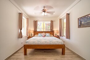 Lucky Duck Villa - Huge Beachfront Pool and Pier