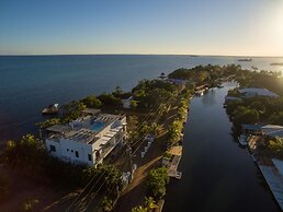 Oceanfront Sunset Gecko Condo - Ground Floor 1A