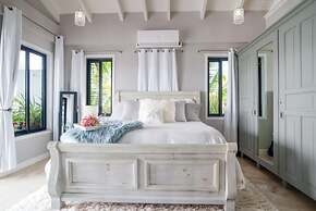 Luxury Oceanfront Villa w 2 Pools Beach Pier