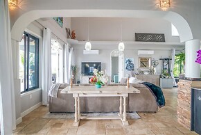 Luxury Oceanfront Villa w 2 Pools Beach Pier