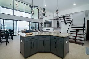 Spacious 4-bed Villa in Placencia Village w Pool