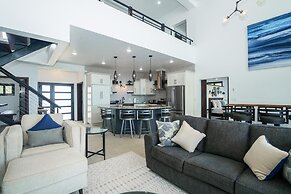 Spacious 4-bed Villa in Placencia Village w Pool