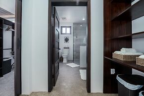 Spacious 4-bed Villa in Placencia Village w Pool