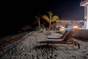 Spacious 4-bed Villa in Placencia Village w Pool