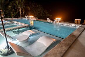 Spacious 4-bed Villa in Placencia Village w Pool