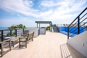 Oceanfront Sunset Gecko Condo - Second Floor 2B