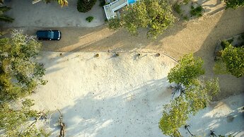 Private Oceanfront 4-bed Villa w Pool on Huge Lot