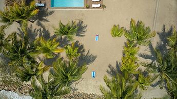 Private Oceanfront 4-bed Villa w Pool on Huge Lot