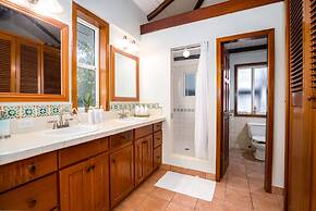 Private Oceanfront 4-bed Villa w Pool on Huge Lot