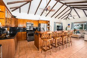 Private Oceanfront 4-bed Villa w Pool on Huge Lot