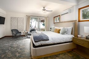 Private Oceanfront 4-bed Villa w Pool on Huge Lot