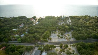Private Oceanfront 4-bed Villa w Pool on Huge Lot