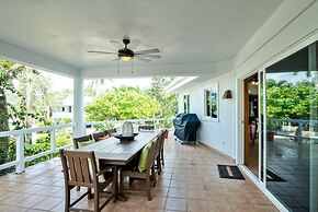 Private Oceanfront 4-bed Villa w Pool on Huge Lot