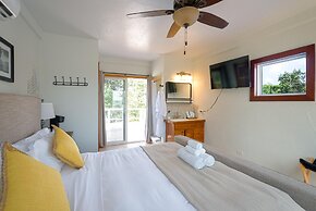 Private Oceanfront 4-bed Villa w Pool on Huge Lot