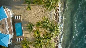 Private Oceanfront 4-bed Villa w Pool on Huge Lot