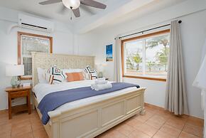 Private Oceanfront 4-bed Villa w Pool on Huge Lot