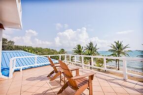 Private Oceanfront 4-bed Villa w Pool on Huge Lot