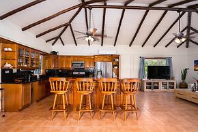 Private Oceanfront 4-bed Villa w Pool on Huge Lot