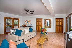 Private Oceanfront 4-bed Villa w Pool on Huge Lot