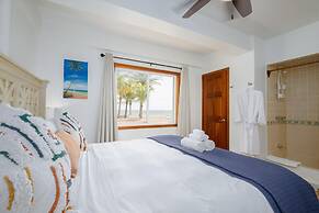 Private Oceanfront 4-bed Villa w Pool on Huge Lot