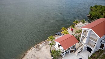 NEW 3 Story 4-bed Waterfront Villa w Sunset Views