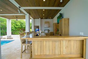 NEW 3 Story 4-bed Waterfront Villa w Sunset Views