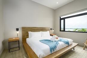 NEW 3 Story 4-bed Waterfront Villa w Sunset Views