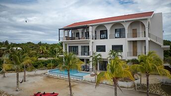 NEW 3 Story 4-bed Waterfront Villa w Sunset Views