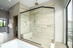 NEW 3 Story 4-bed Waterfront Villa w Sunset Views