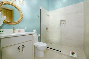 NEW 3 Story 4-bed Waterfront Villa w Sunset Views