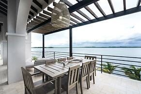 NEW 3 Story 4-bed Waterfront Villa w Sunset Views