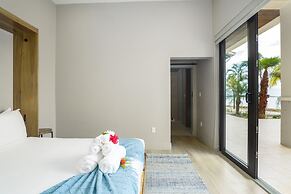 NEW 3 Story 4-bed Waterfront Villa w Sunset Views