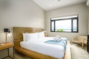 NEW 3 Story 4-bed Waterfront Villa w Sunset Views