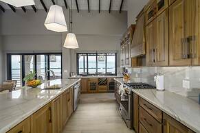 NEW 3 Story 4-bed Waterfront Villa w Sunset Views