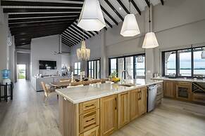 NEW 3 Story 4-bed Waterfront Villa w Sunset Views