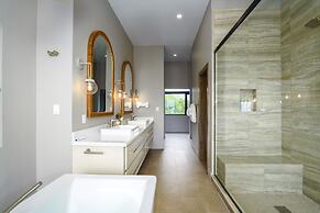 NEW 3 Story 4-bed Waterfront Villa w Sunset Views