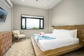 NEW 3 Story 4-bed Waterfront Villa w Sunset Views