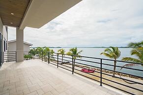 NEW 3 Story 4-bed Waterfront Villa w Sunset Views