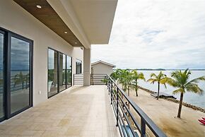 NEW 3 Story 4-bed Waterfront Villa w Sunset Views