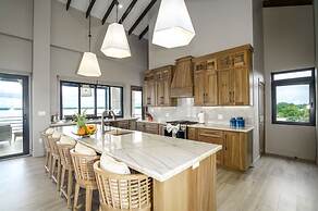 NEW 3 Story 4-bed Waterfront Villa w Sunset Views