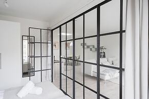 Fantastic Apartment w French Balcony