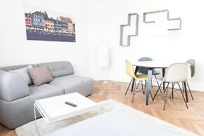 Beautiful 2-bed With Large Balcony