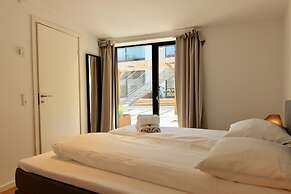 Private 1-bed Townhouse w Terraces