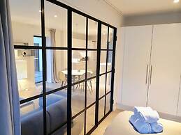 Fantastic Apartment w French Balcony