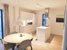 Fantastic Apartment w French Balcony