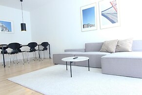 Wonderful 2-bed w Balcony